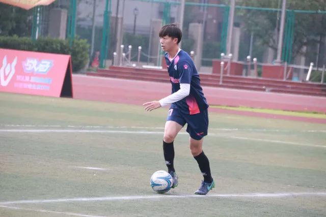 半场-谢鹏飞伤退鲍亚雄神扑 中央海岸水手0-0申花